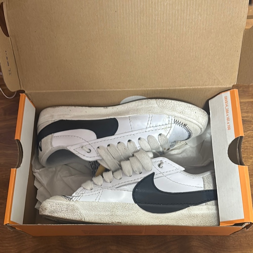 Nike Classic White and Black Low-Tops